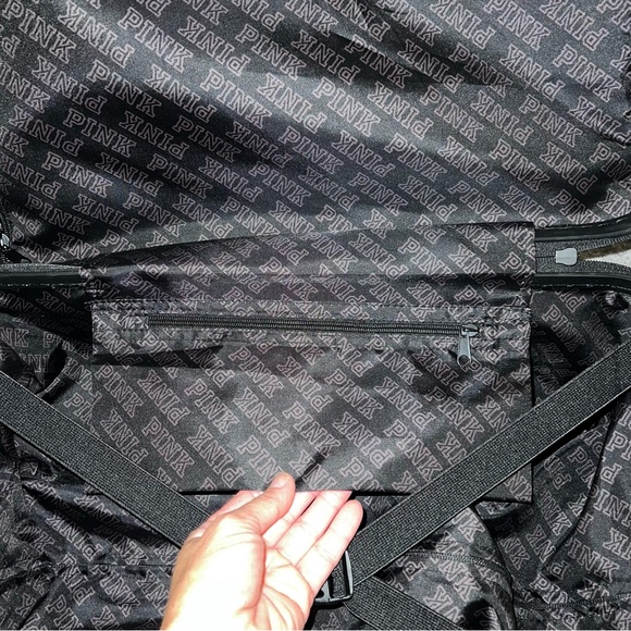 VS PINK RARE HTF 2018 HARD PLASTIC SHELL BLACK/WHITE LOGO ROLLING SUITCASE. - Picture 12 of 16